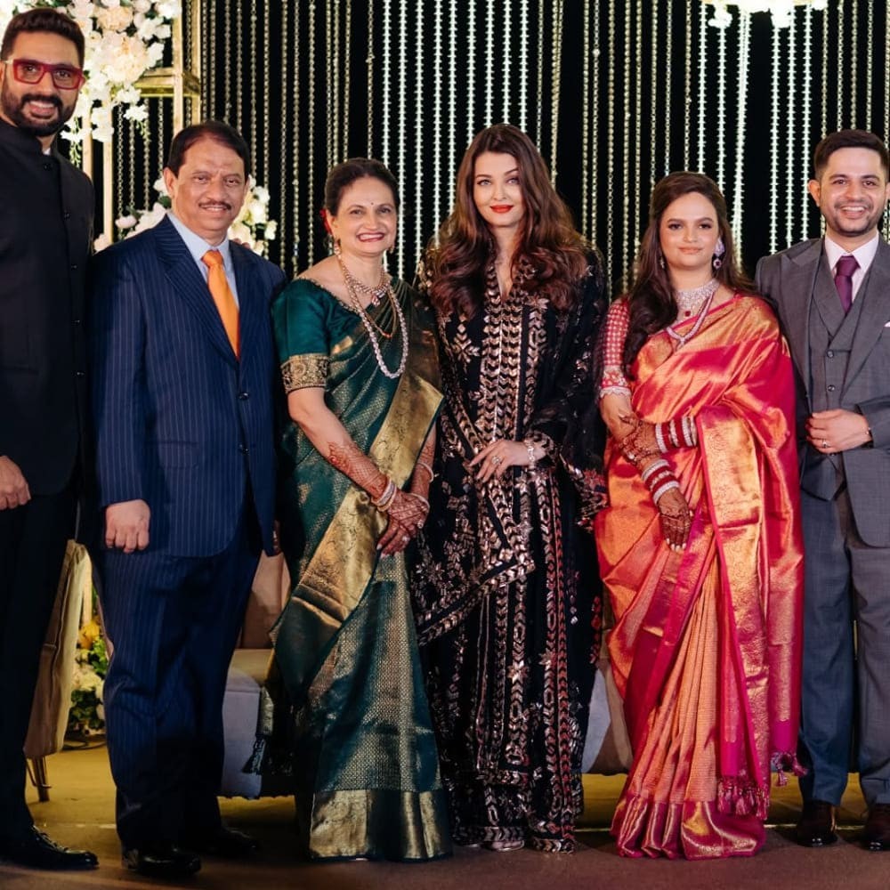 Aishwarya Rai Bachchan stuns in a black ethnic suit, and it's worth bookmarking for a s... Aishwarya Rai Bachchan stuns in a black ethnic suit, and it's worth bookmarking for a s...