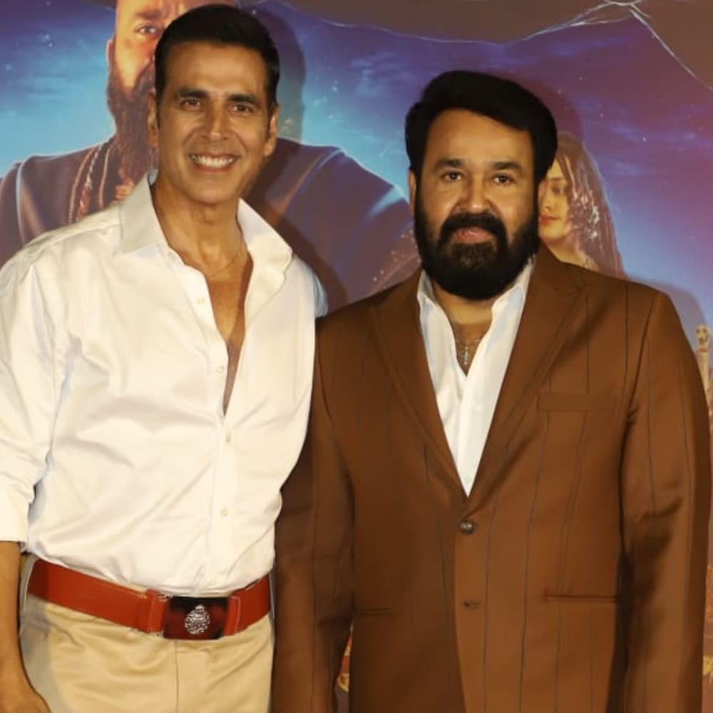 WATCH: Here's how Mohanlal and Akshay Kumar met each other at the Barroz trailer launch... WATCH: Here's how Mohanlal and Akshay Kumar met each other at the Barroz trailer launch...