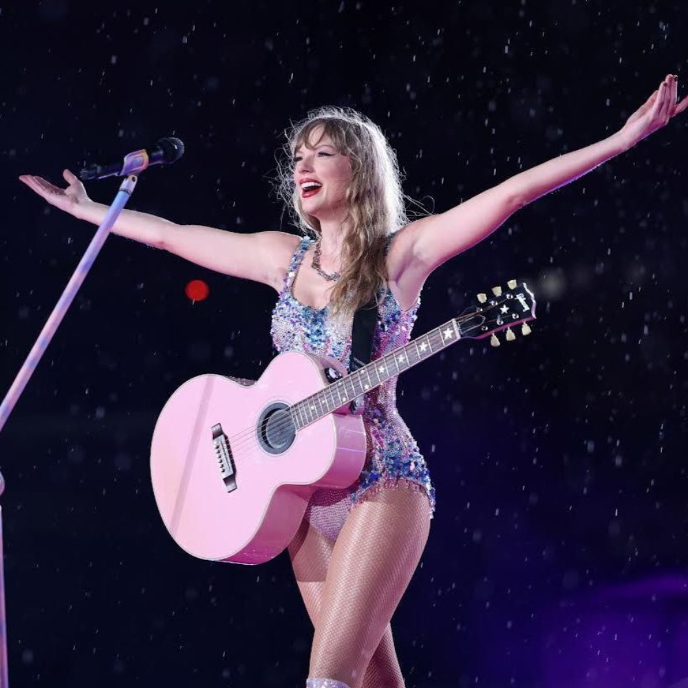 Jay Leno Reveals Taylor Swift’s Heartwarming Gesture That Helped a Family Reconnect Jay Leno Reveals Taylor Swift’s Heartwarming Gesture That Helped a Family Reconnect