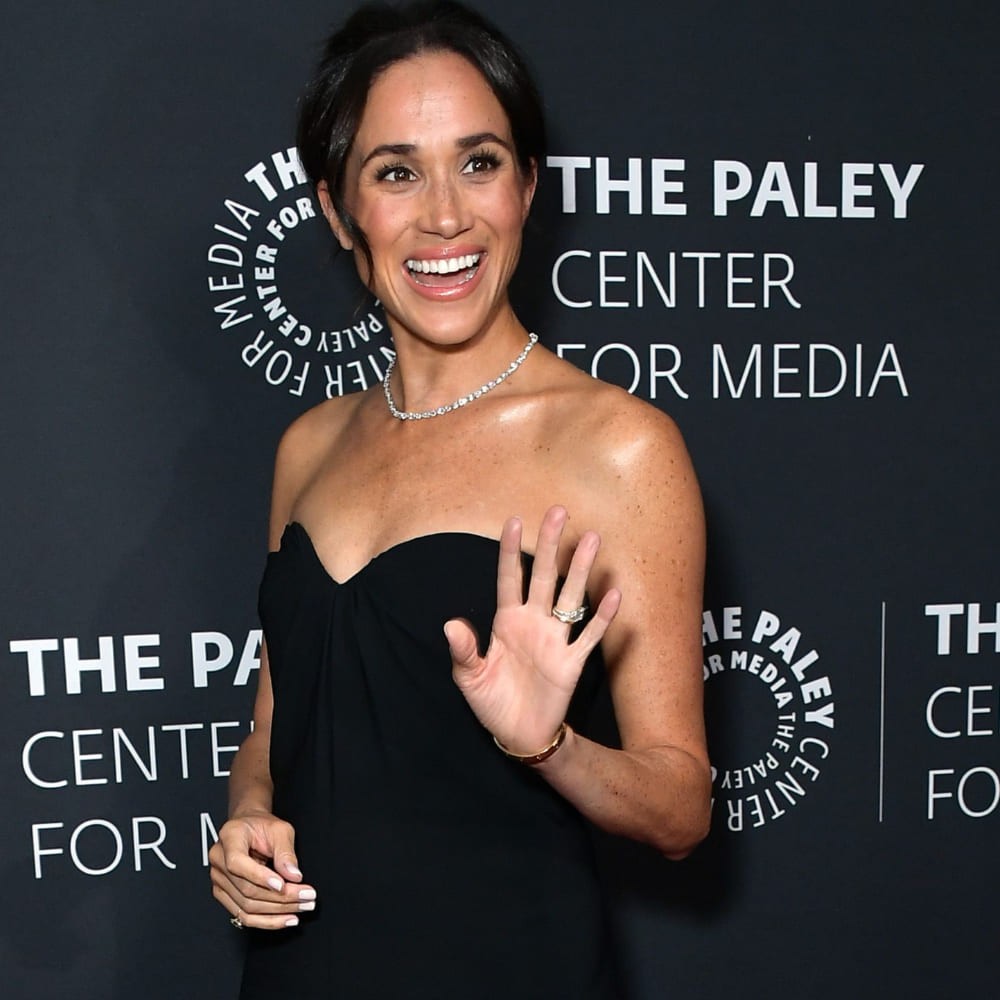 Meghan Markle makes bewitching entry on red carpet in black strapless gown and our jaws are on floor  Meghan Markle makes bewitching entry on red carpet in black strapless gown and our jaws are on floor