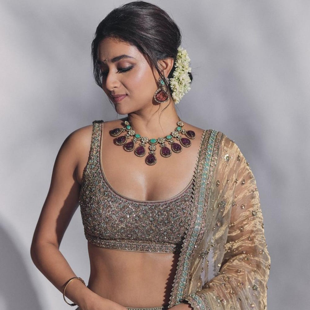 Keerthy Suresh in Anita Dongre’s Zardozi Silk lehenga worth Rs 6 lakh is the perfect fi... Keerthy Suresh in Anita Dongre’s Zardozi Silk lehenga worth Rs 6 lakh is the perfect fi...