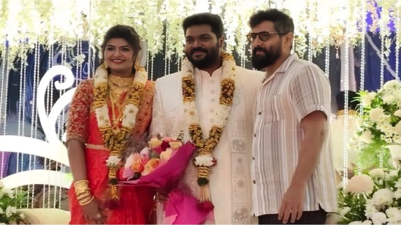 Demonte Colony director Ajay marries longtime GF; Chiyaan Vikram joins celebrations (PC: Saloon Kada Shanmugam X) Saloon Kada Shanmugam x