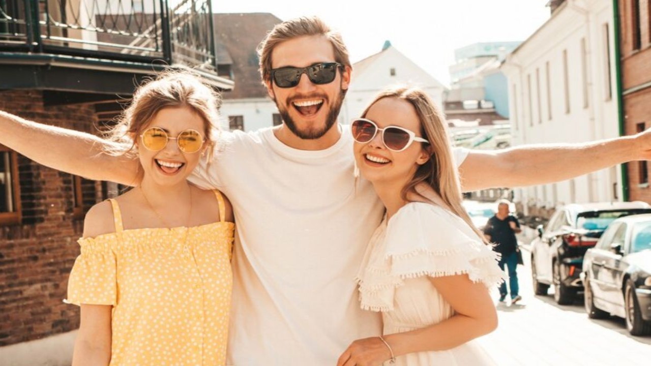 60+ Quotes About Friends And Memories That'll Fill Your Heart with Love