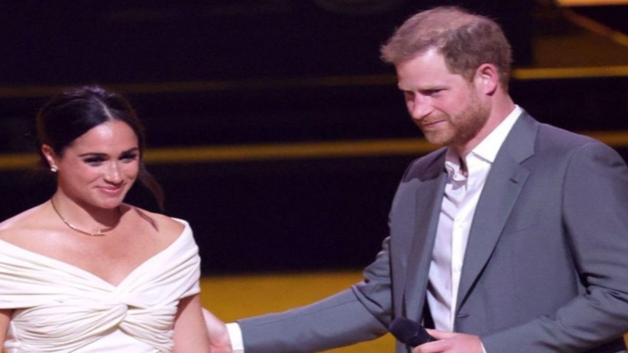 Meghan Markle and Prince Harry (Getty) Meghan Markle And Prince Harry Help Easton Fire Evacuees