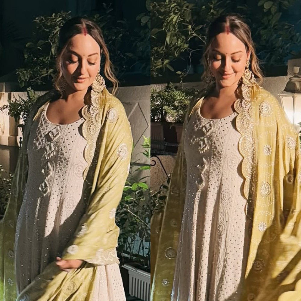 Sonakshi Sinha is a ‘Chand Ka Tukda’ slaying desi aesthetics in a chikankari anarkali d...