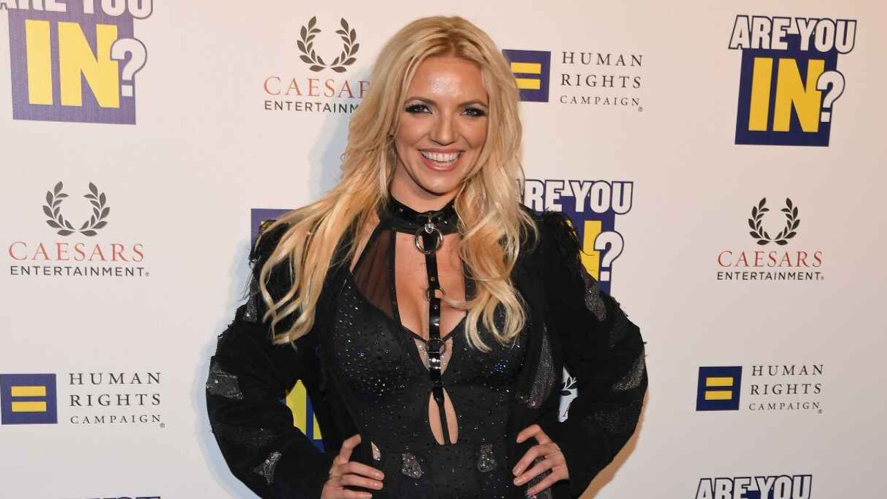 Britney Spears Shows Off Her Dance Moves Close to the Open Fire Place; Grooves to Ex Ju...
