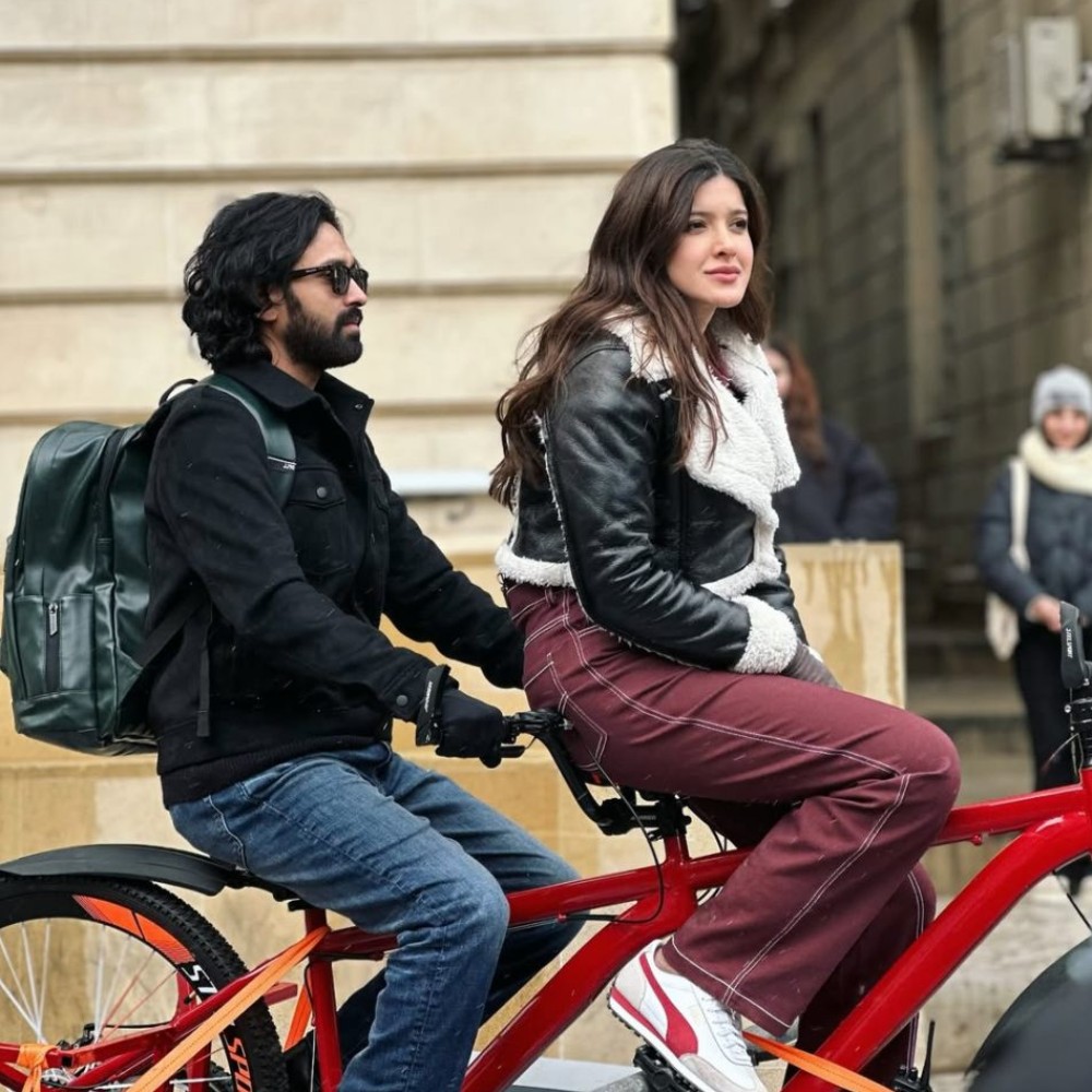 Aankhon Ki Gustaakhiyan: Shanaya Kapoor and Vikrant Massey’s new BTS picture from their upcoming romantic film has us excited  Aankhon Ki Gustaakhiyan: Shanaya Kapoor and Vikrant Massey’s new BTS picture from their upcoming romantic film has us excited