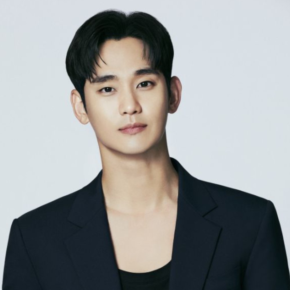 Kim Soo Hyun's agency reacts to allegations of dating Kim Sae Ron since she was 15 year...