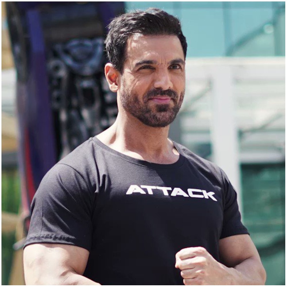Remember John Abraham’s famous beach scene in Dostana? We bet you don’t know this skinny-dipping BTS story about it