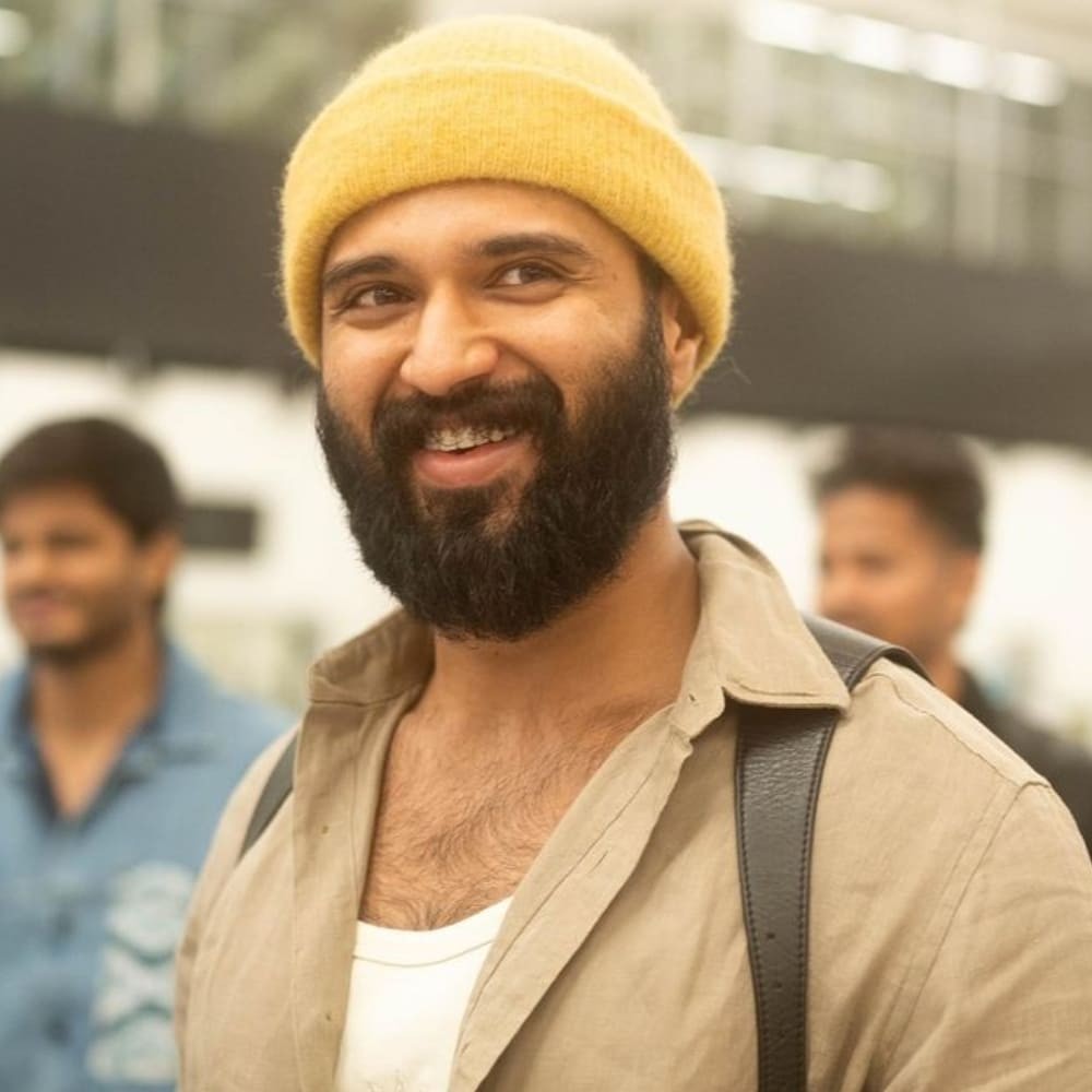 Vijay Deverakonda gets message on Instagram chat box about saving tips from a mom; his reaction is UNMISSABLE