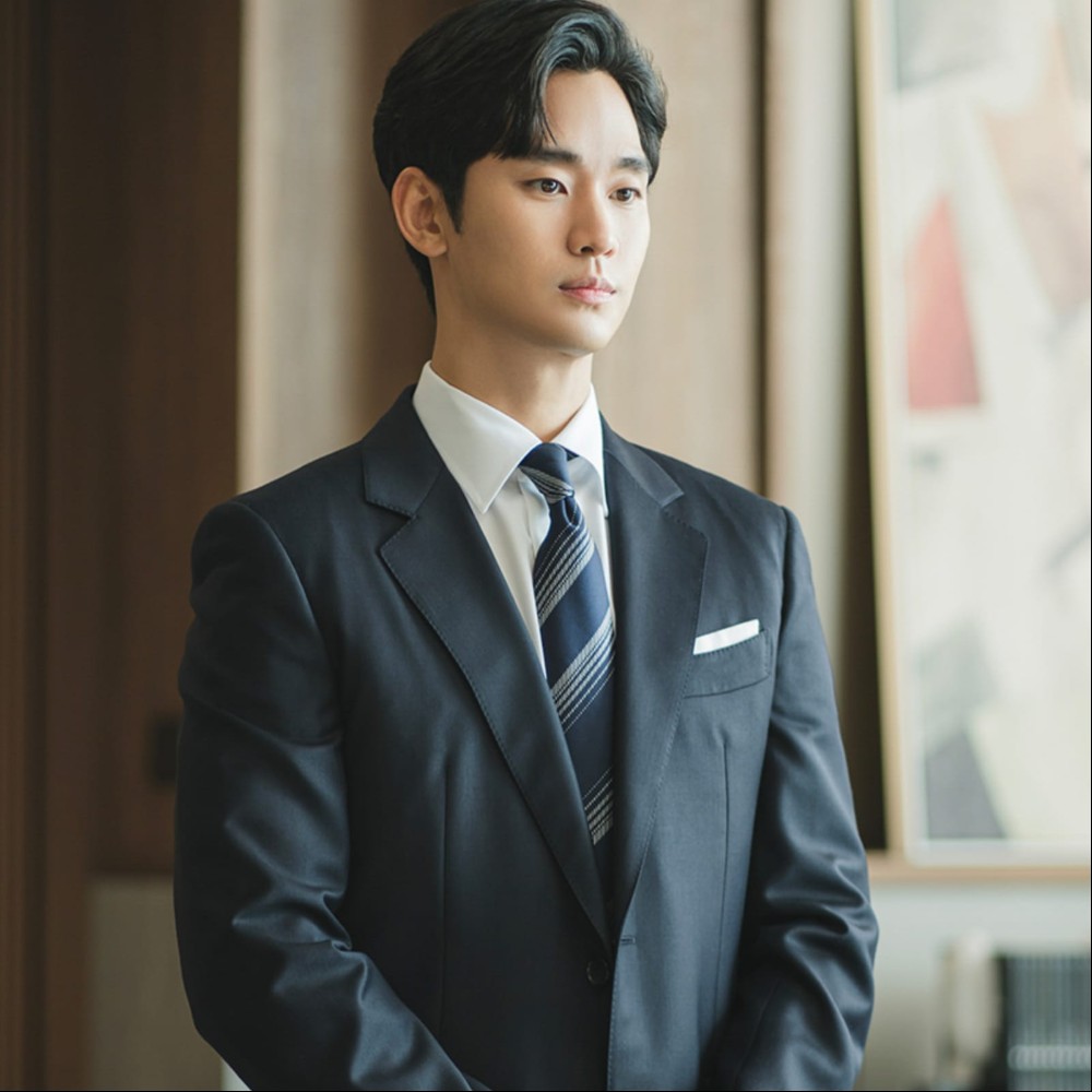 Kim Soo Hyun files 11 billion KRW defamation lawsuit against Kim Sae Ron’s family and Garosero; netizens accuse him of 'playing dirty'