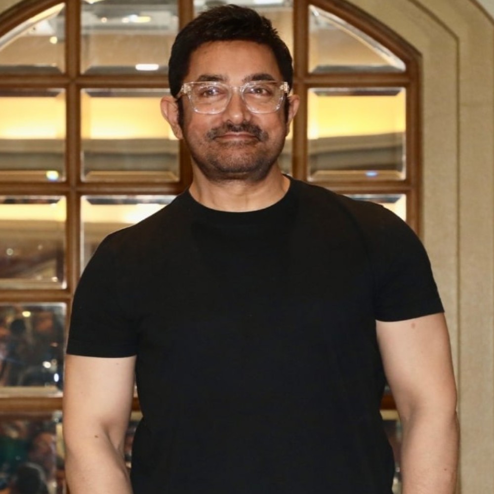 Aamir Khan holding girlfriend Gauri Spratt’s hand at Macau International Comedy Festival goes VIRAL; their chemistry wins hearts