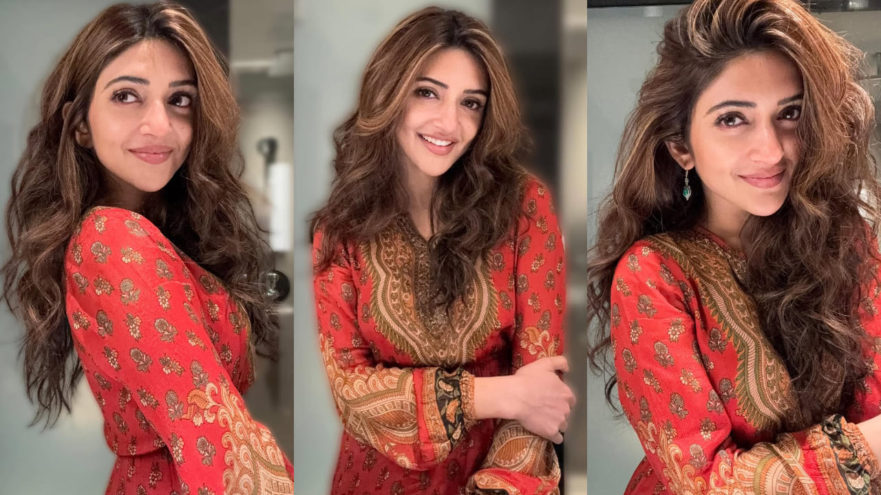 Kissik girl and Aashiqui 3's Sreeleela is ‘hot meets cute’ in floral kurti and highlighted hair look. PC: Sreeleela IG
