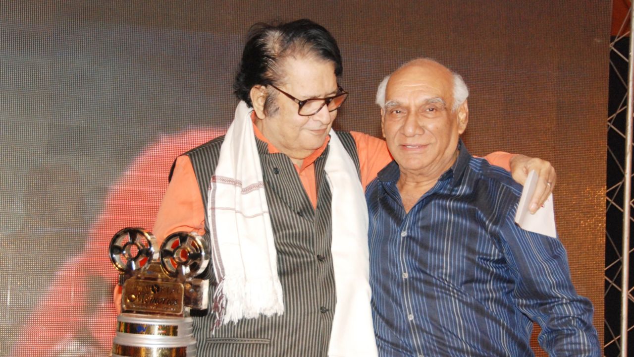 Manoj Kumar and Yash Chopra (via Getty Images)