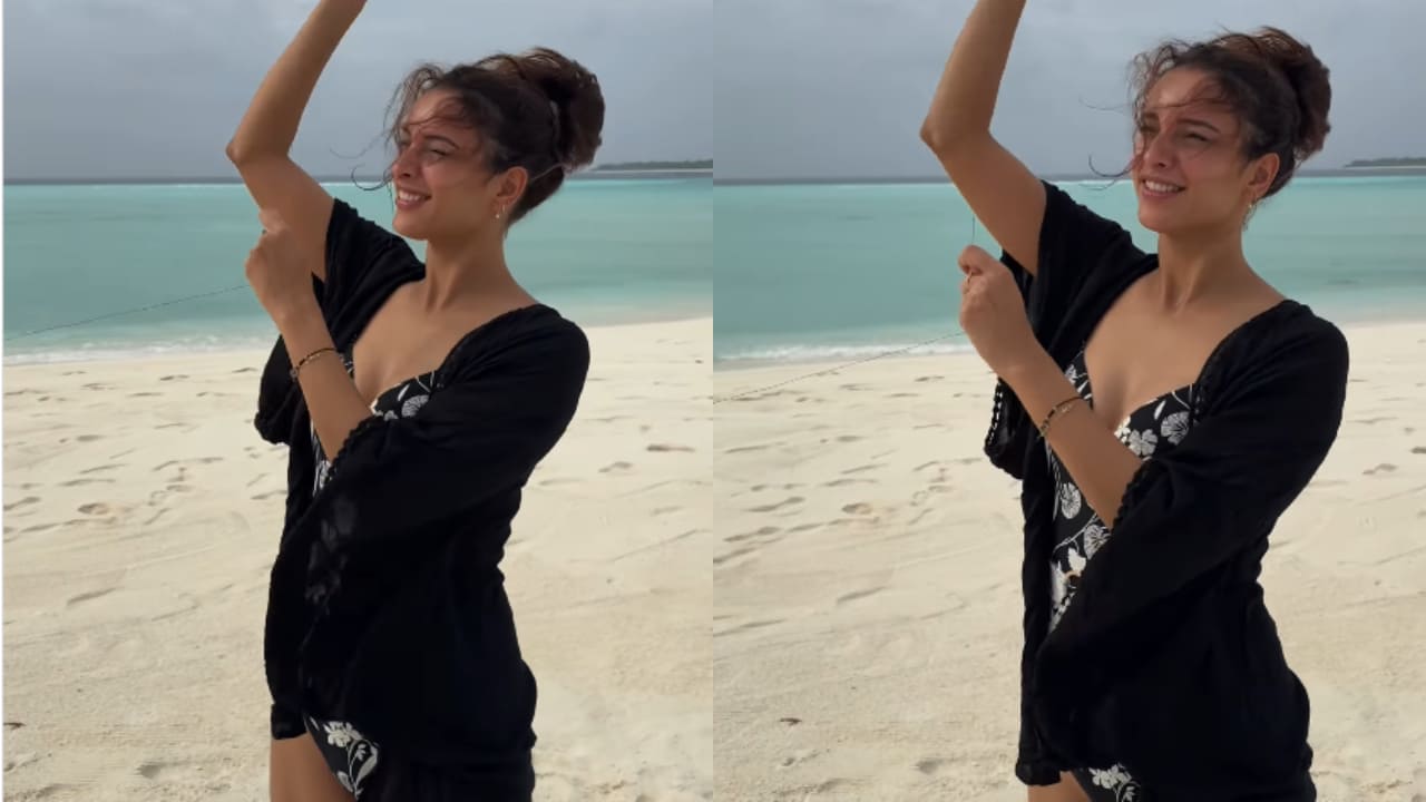 5 OH-SO-HOT swimsuits for summer beach vacation: Ananya Panday, Alia Bhatt, Janhvi Kapoor, and more