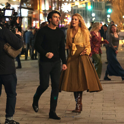 Justin Baldoni and Blake Lively on the set of It Ends With Us (Getty Images)