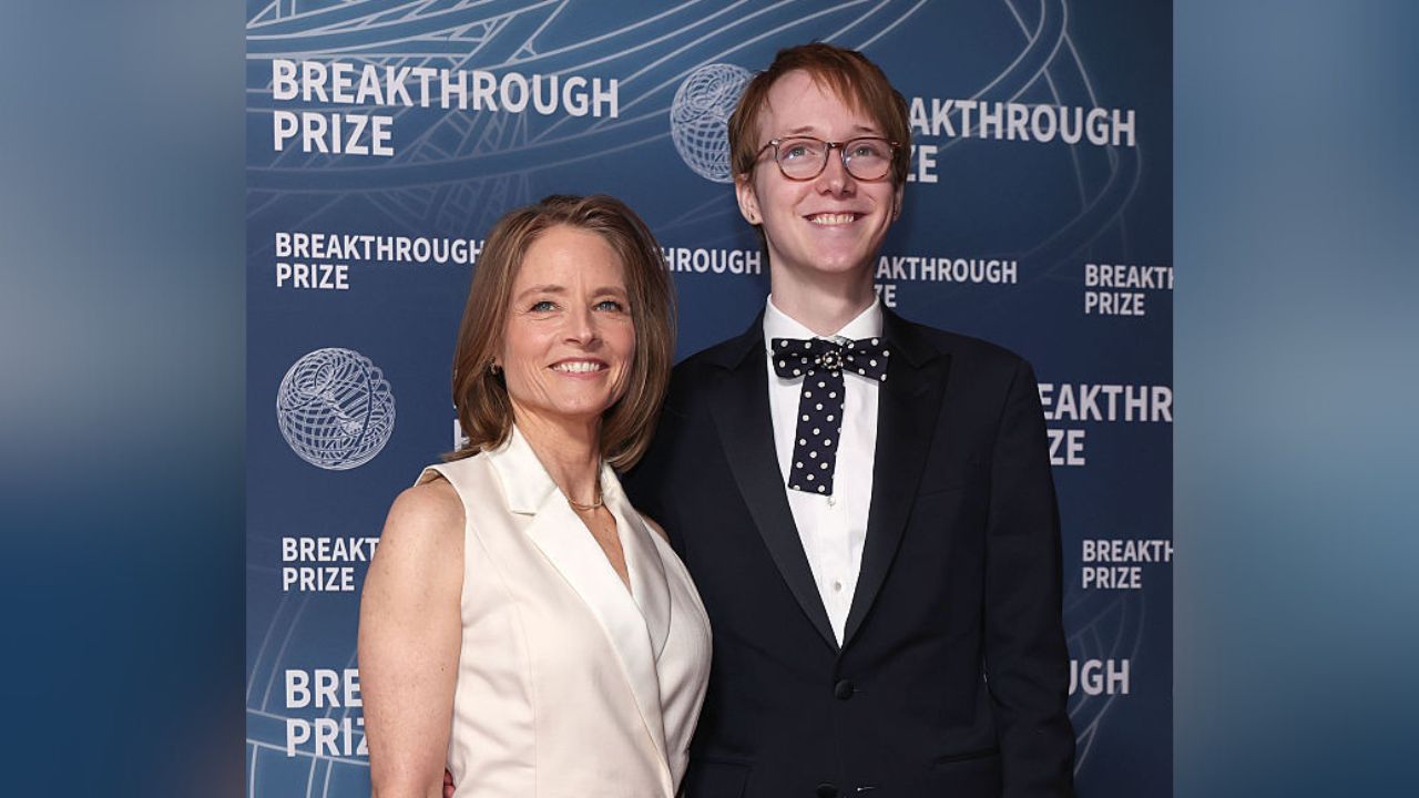 Jodie Foster with son Kit [Image via Getty Images]