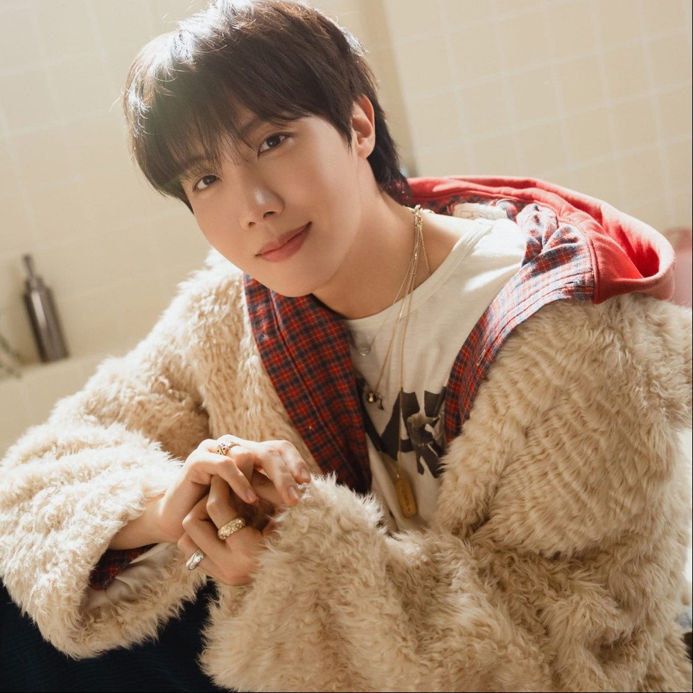 Is BTS’ J-Hope hinting at new song titled Single? Fans decode his airport look after Sweet Dream and MONA LISA releases