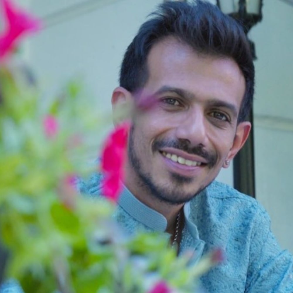 Did Yuzvendra Chahal delete selfie with bouquet of red roses sent by RJ Mahvash after receiving backlash? Netizens think so