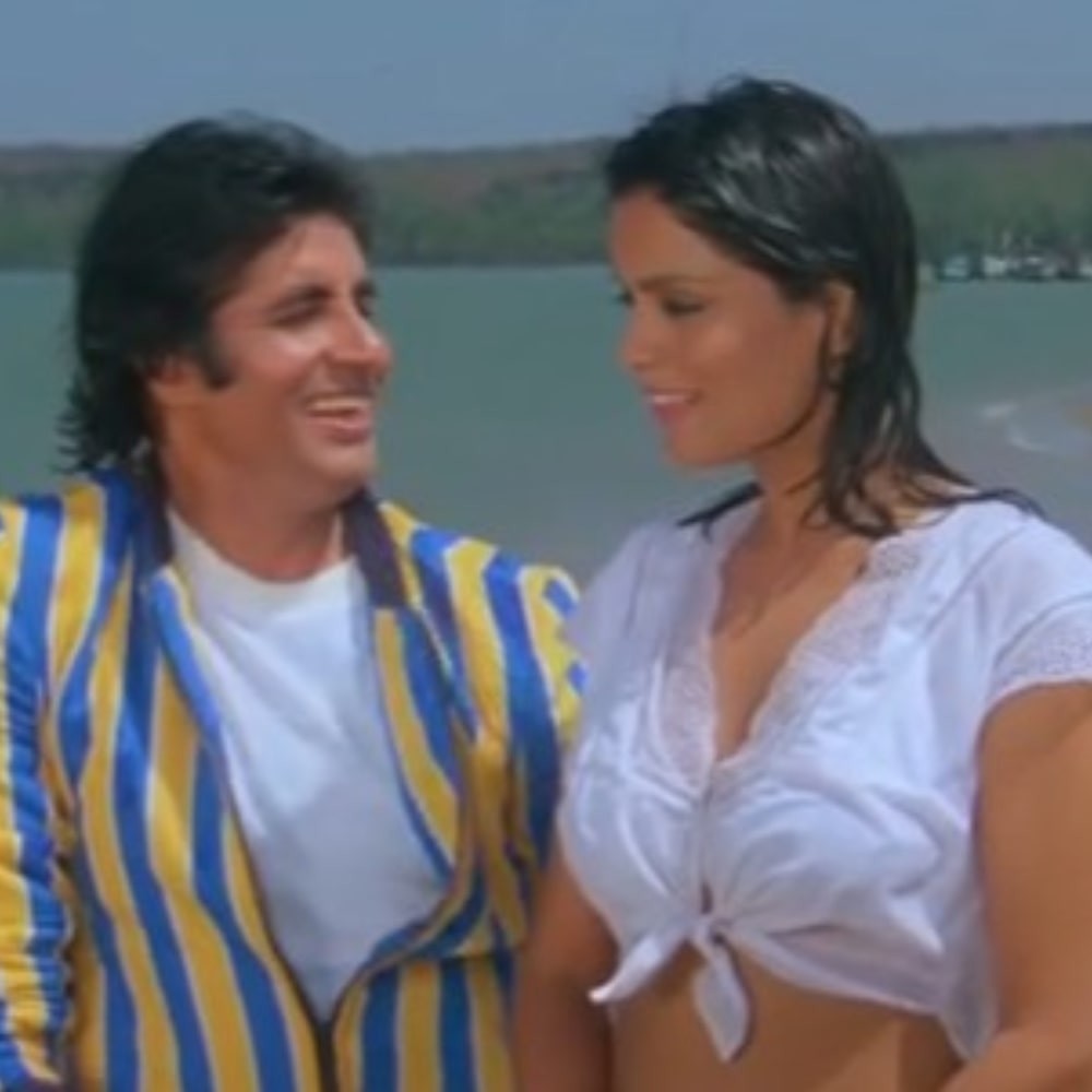 Zeenat Aman admits romancing Amitabh Bachchan to ‘salty lyrics’ of Samundar Mein Naha Ke was ‘sizzling’; recalls being left with sand in ‘uncomfortable’ places