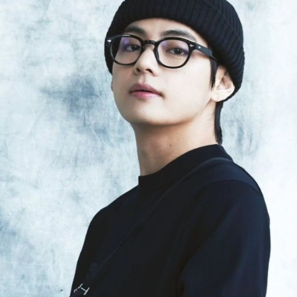 BTS ARMY is over the moon as V’s military friend drops new group photos: 'Happiness looks good on him'