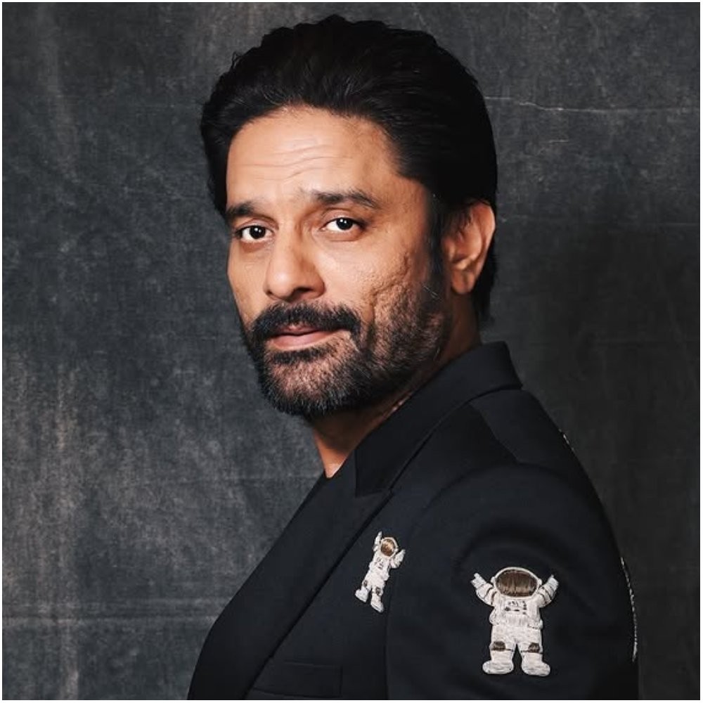 Jewel Thief: Jaideep Ahlawat gives a humble response when asked about his comparison to Irrfan Khan: 'Have to be on...’