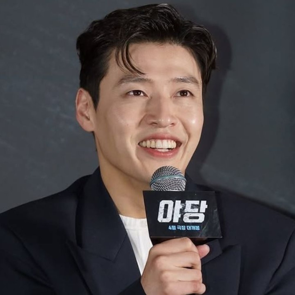 When the Camellia Blooms star Kang Ha Neul REVEALS how he asked out a stranger on train: 'Was afraid...'