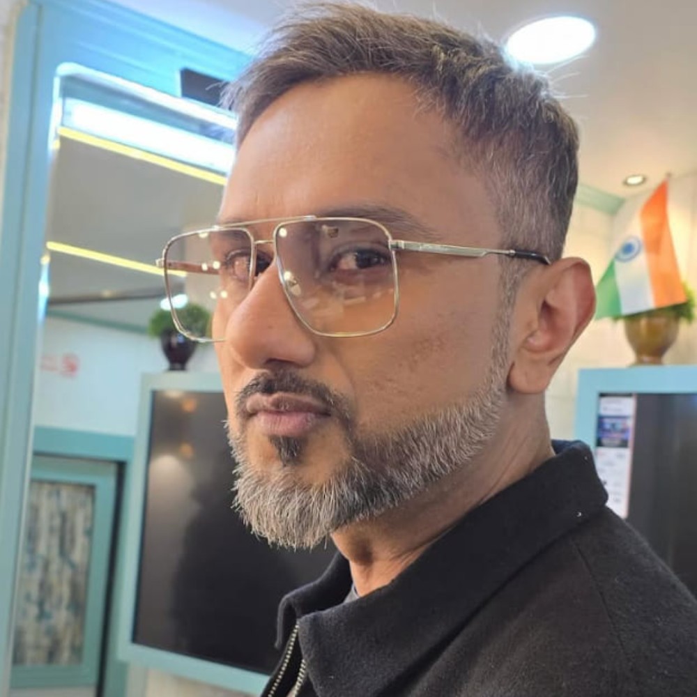 Did Yo Yo Honey Singh make it official with Egyptian model Emma Bakr at her birthday bash? Their chemistry breaks internet
