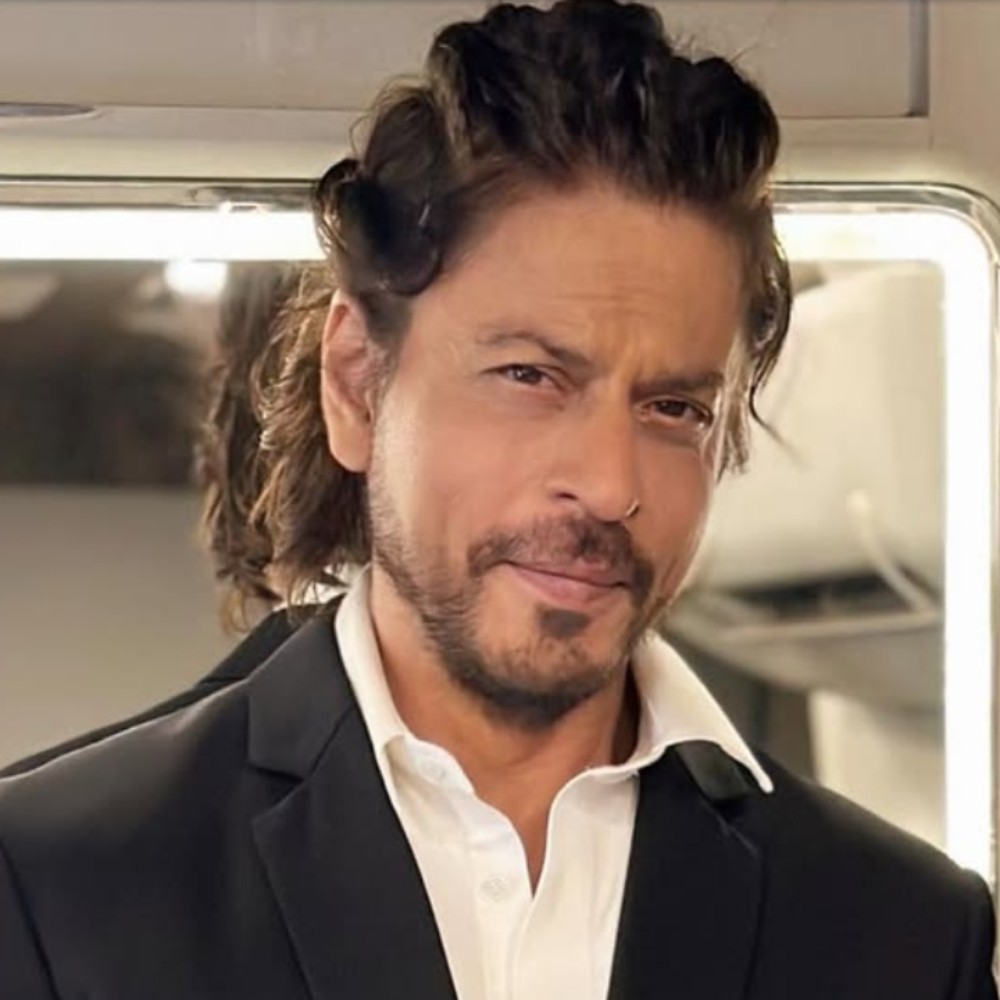 Nothing here, just glimpse of Shah Rukh Khan’s iconic Mannat getting renovated; fans say ‘kitne lucky labours hai’: WATCH