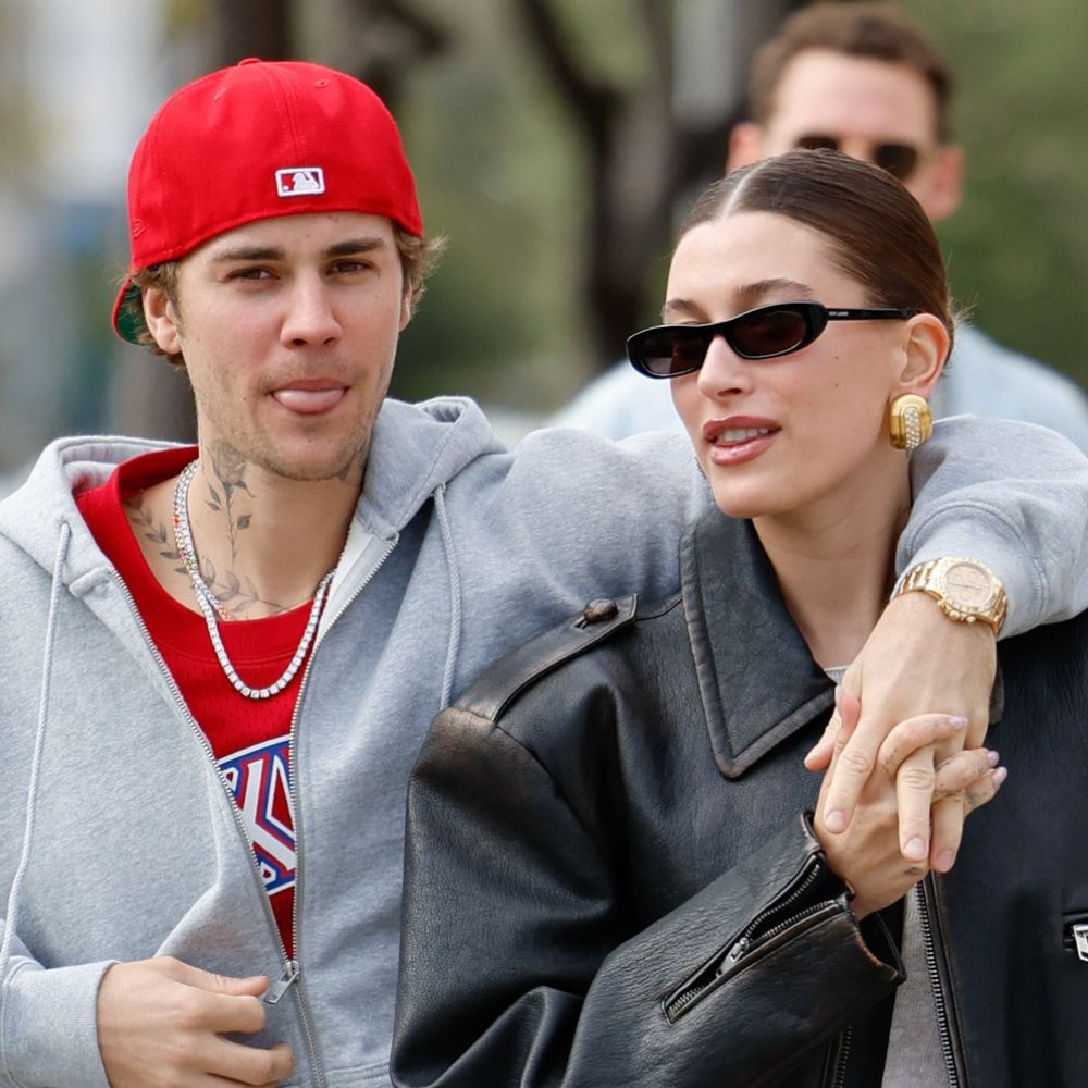 Justin Bieber Shares RARE Loved-Up Photo With Wife Hailey Bieber Amid Grandfather's Death and Divorce Rumors; See