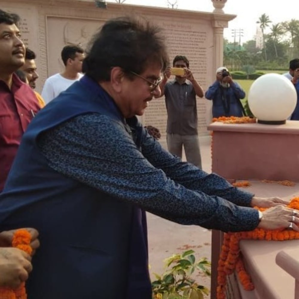 Meet actor known for his villainous roles, is married to former Miss India, dad to 3 star kids and has a biography in his name