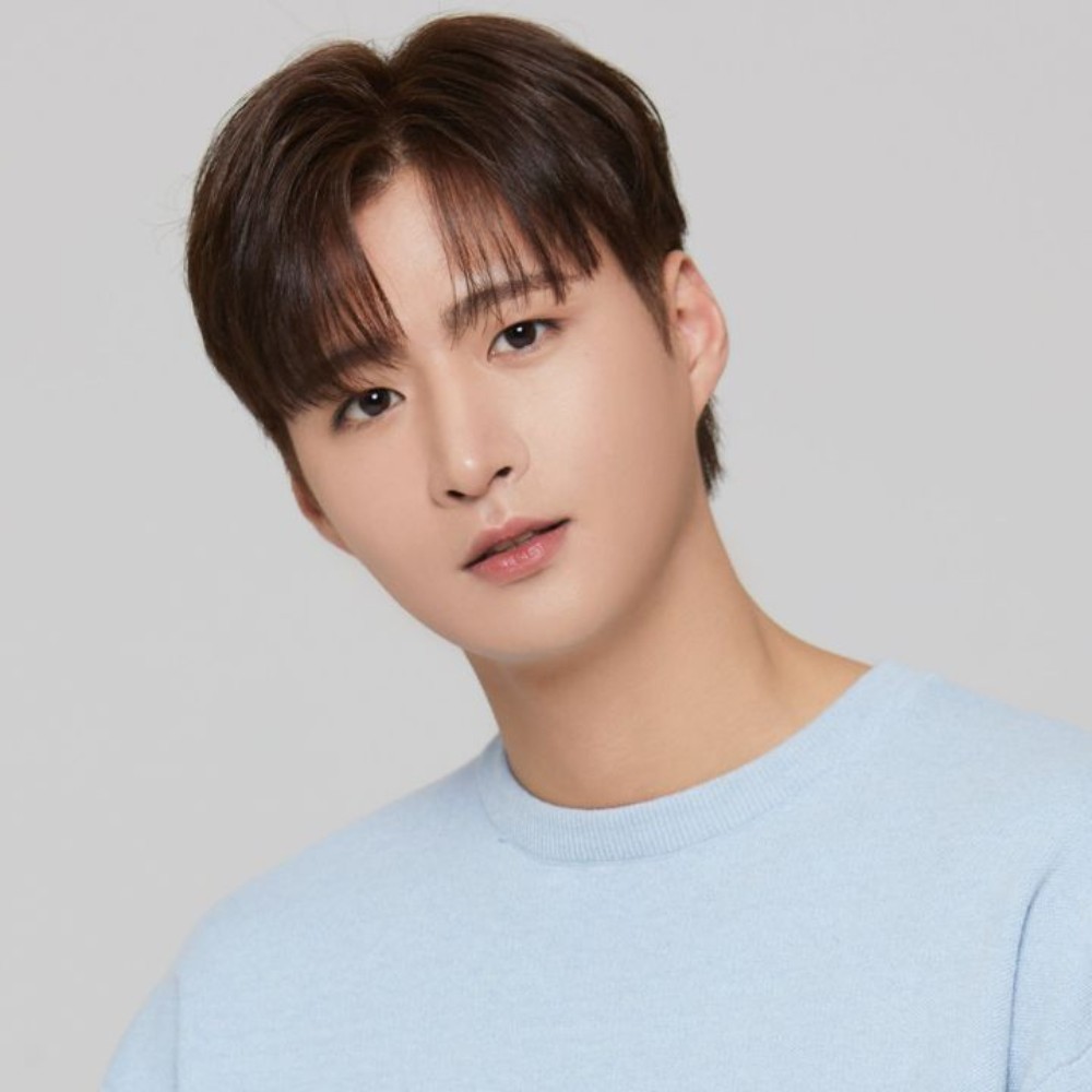 KNK’s Kim Hyun Jong to miss Taiwan concert on April 12 due to health issues, group to perform as a trio