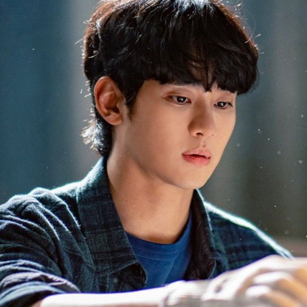 Knock-Off production considers demanding delay fee from Kim Soo Hyun as filming gets halted amid Kim Sae Ron dating controversy