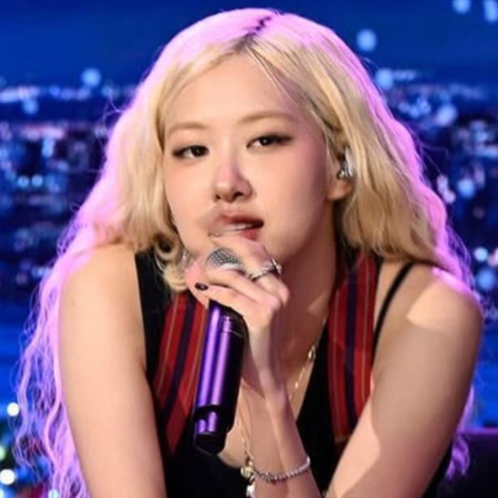 BLACKPINK's Rosé surprises fans with APT. joining Coldplay at Seoul concert; watch