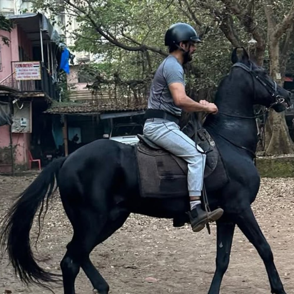 Meet actor who is a licensed medical practitioner, national basketball player, debuted with Sanjay Dutt, praised for roles with Vicky Kaushal, Sunny Deol
