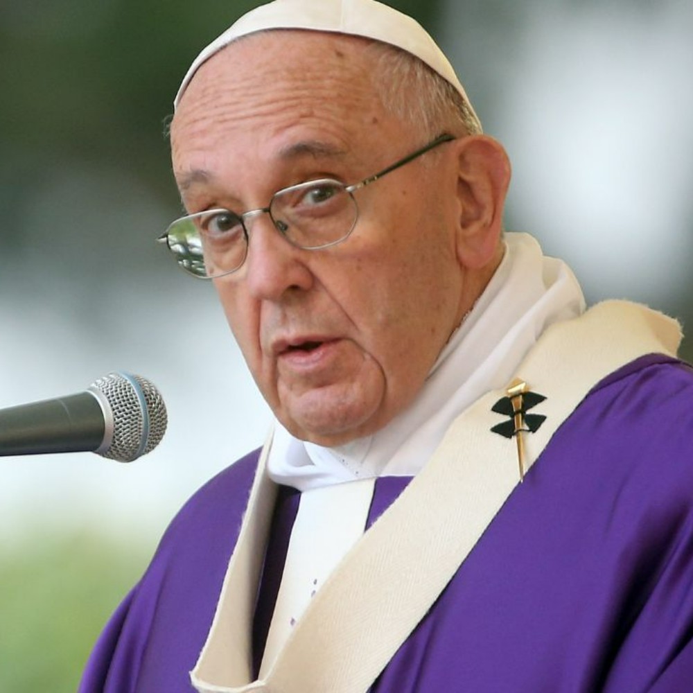 Pope Francis Death: What Do Black and White Smokes Mean and Other Ancient Traditions That Follow Pontiff's Demise