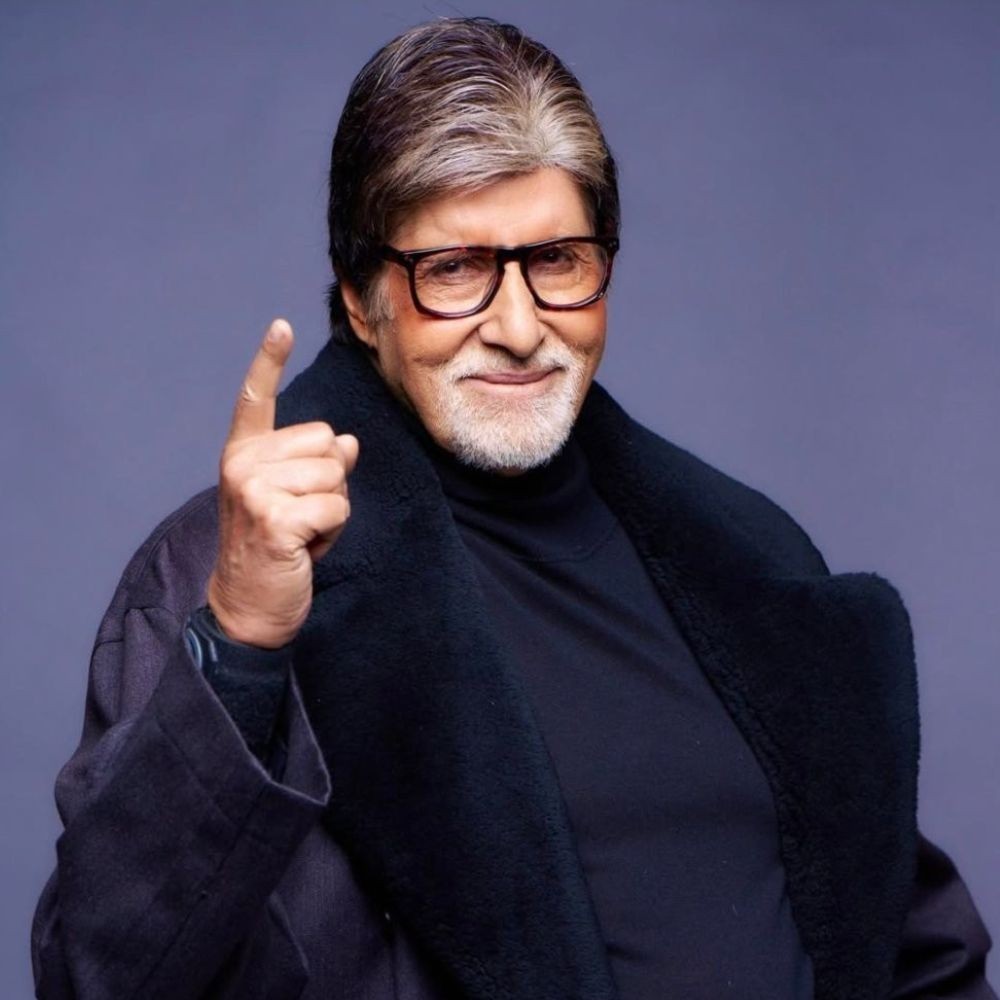 Amitabh Bachchan's neighbor steals all limelight from megastar during his fan meet; WATCH wholesome video here