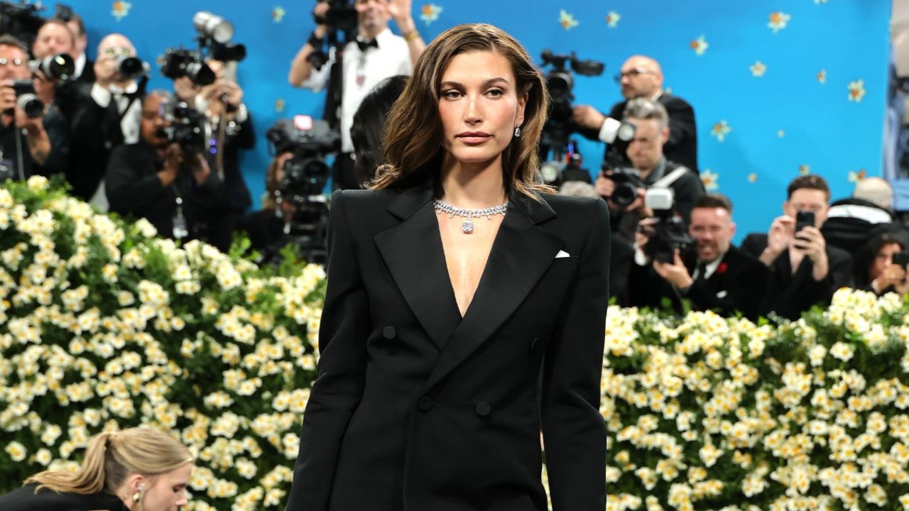Hailey Bieber (via Getty Images) (Image Courtesy: Getty Images)