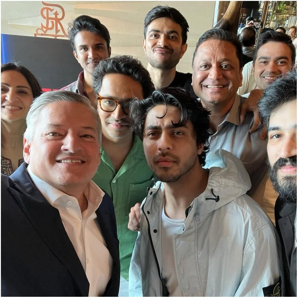 The Ba***ds of Bollywood: Aryan Khan’s latest selfie with his team goes VIRAL on internet; fans ask about release date