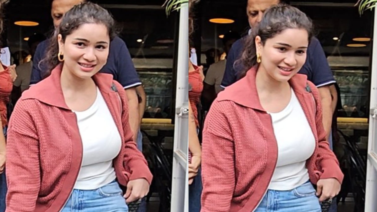 Sara Tendulkar styles coffee time look with Rs 1,45,011 bag, knit jacket and denim jeans (PC: APH Images) Sara Tendulkar