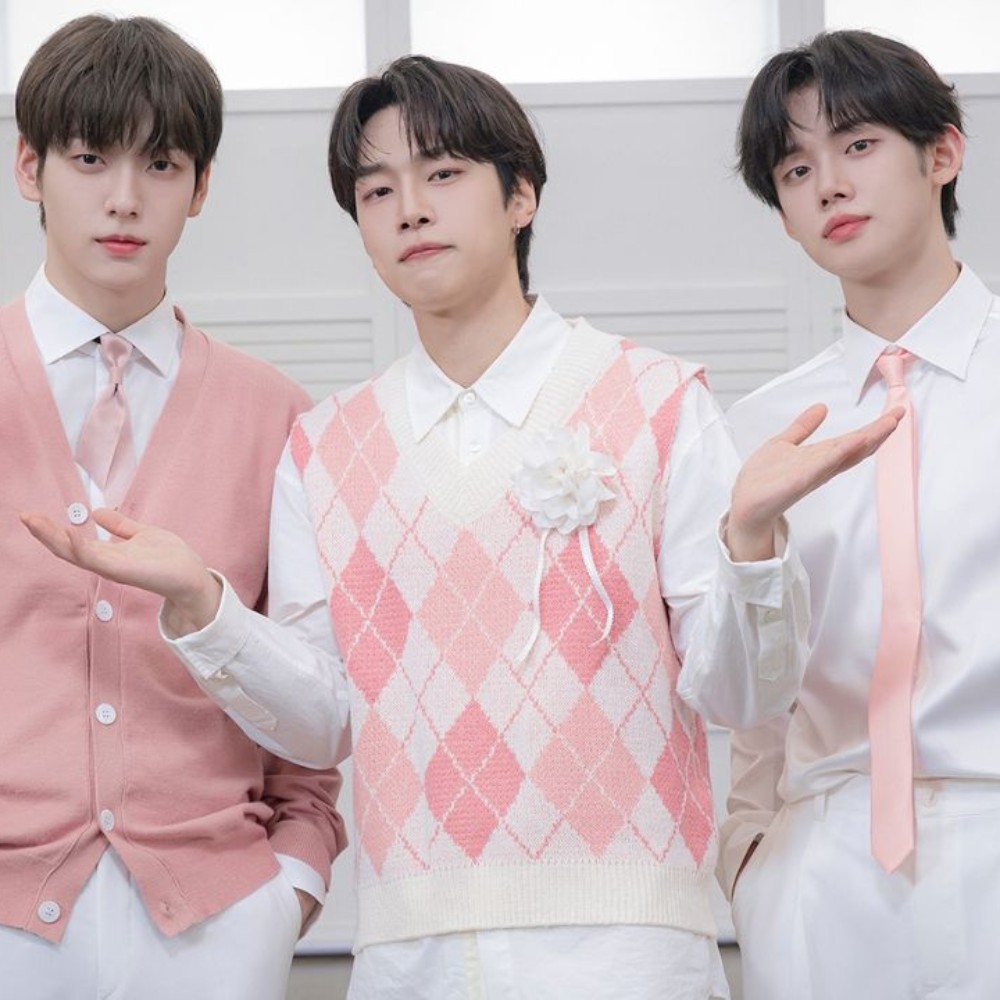 Resident Playbook: Who is Kim Sa Bi's HI-BOYZ bias Topkey oppa? Mystery solved as TXT and Kang You Seok light up MCountdown