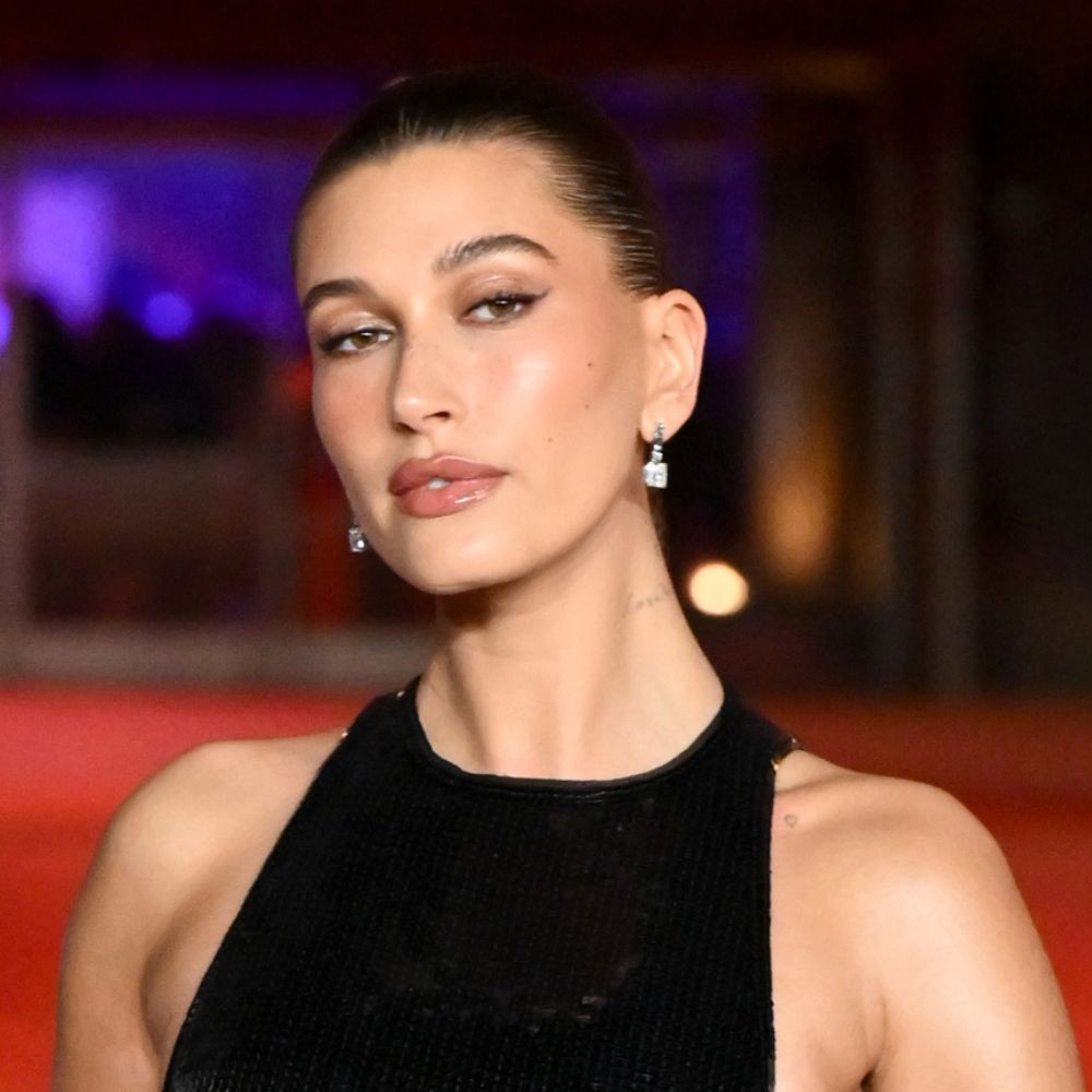 Hailey Bieber's Viral ‘Mean Girl’ Moment All But a Misunderstanding? Fan Clarifies Details of Face-Off With Security Guard