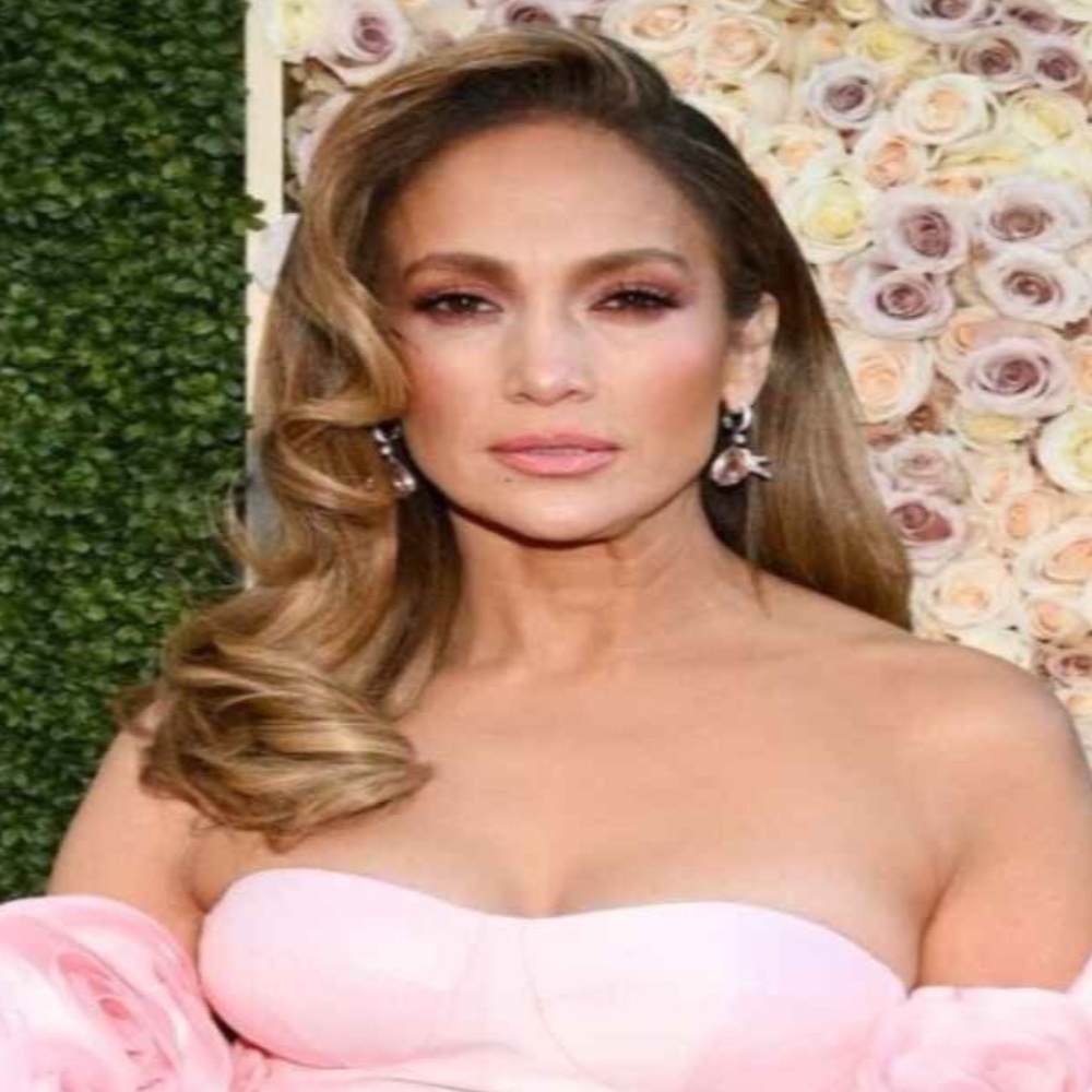 Jennifer Lopez Isn’t Letting Ben Affleck Split Rumors Dim Her Glow; Actress Lives Out Beach Dreams in New Update