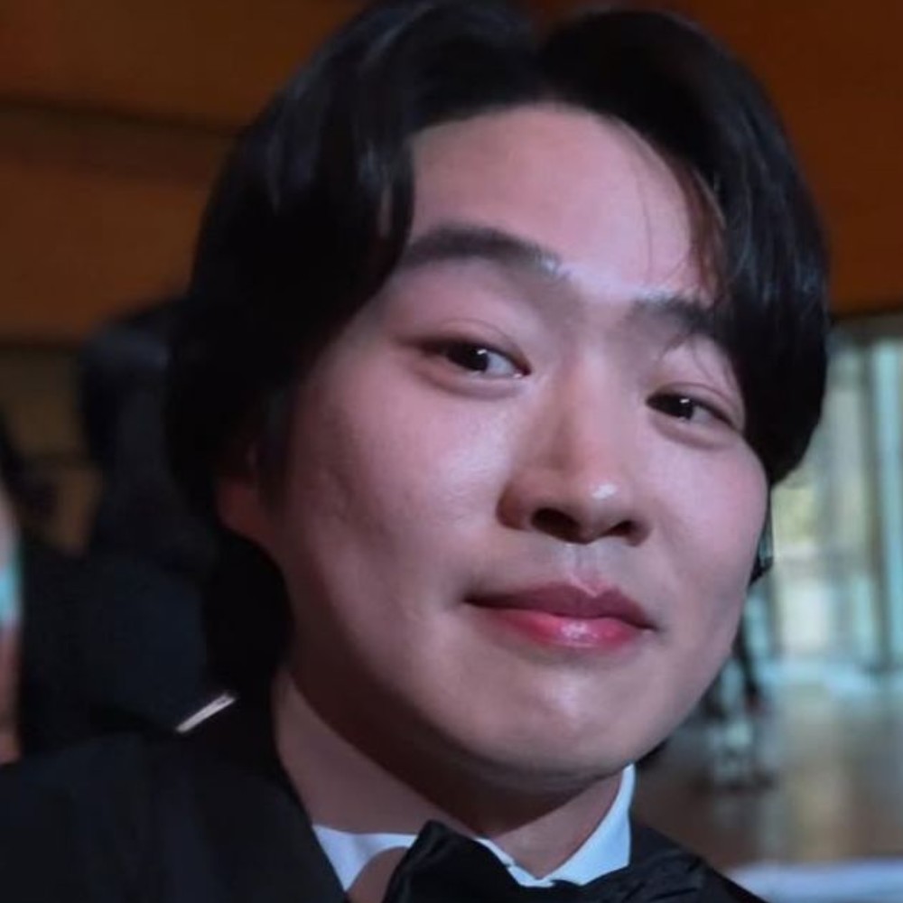 Ahn Jae Hong calls on-screen kiss with Yoo Ah In in Hi5 ‘symbolic’ moment of reconciliation, says he ‘approached it with sincerity’