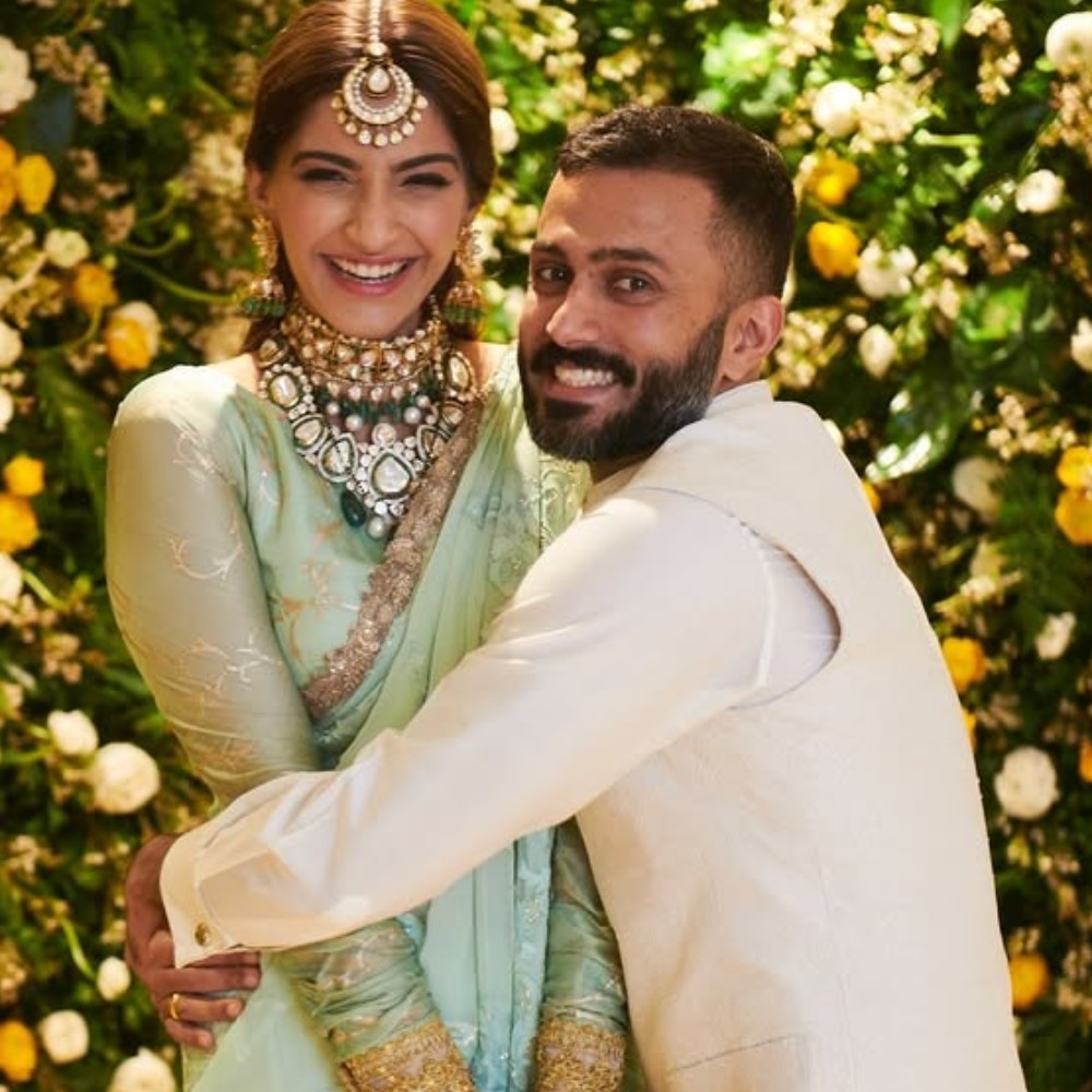 Sonam Kapoor channels her inner desi wife as she celebrates 7th wedding anniversary with husband Anand Ahuja; here's how