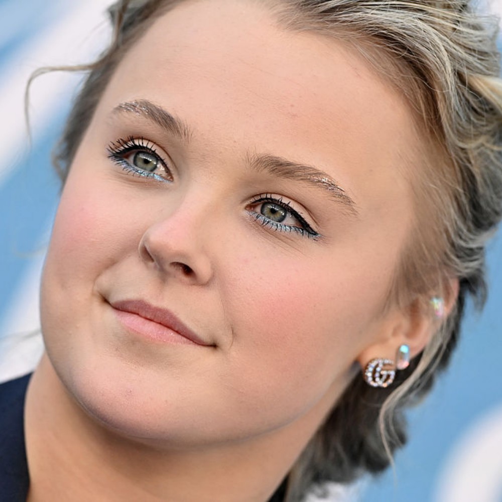 JoJo Siwa Breaks Down on Stage in London, Admits She's ‘Exhausted’ and ‘Faking It’