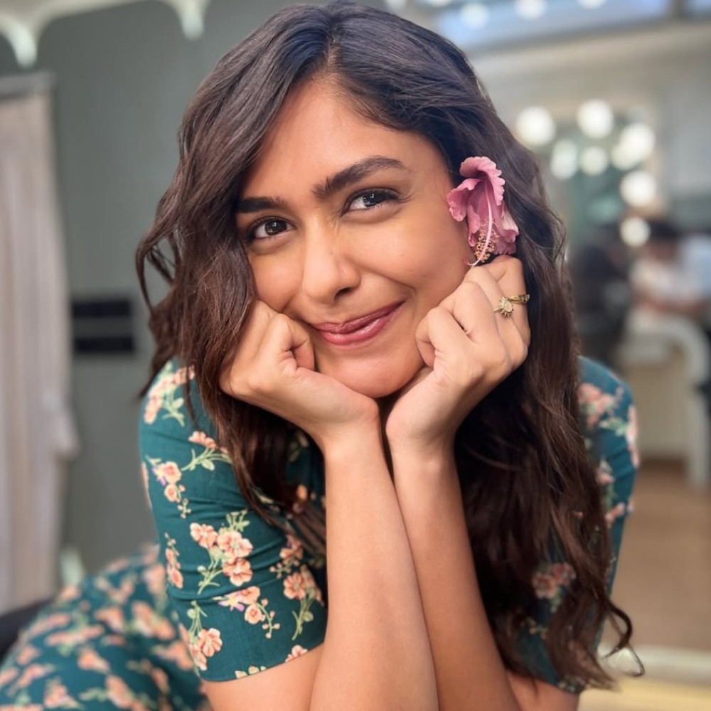 Actor Mrunal Thakur caught screaming with joy, read to know more: WATCH