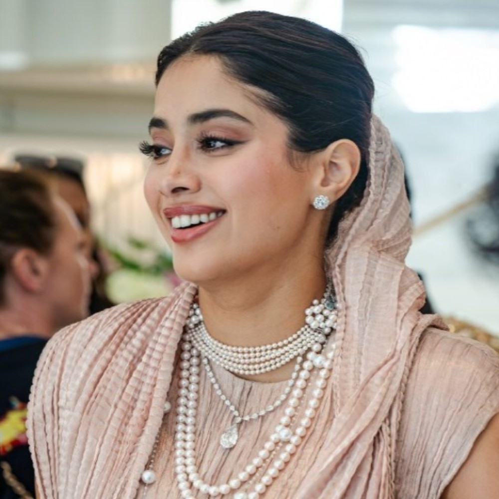 Janhvi Kapoor’s stunning Cannes 2025 debut look gets full marks from beau Shikhar Pahariya’s mom, and we totally get why
