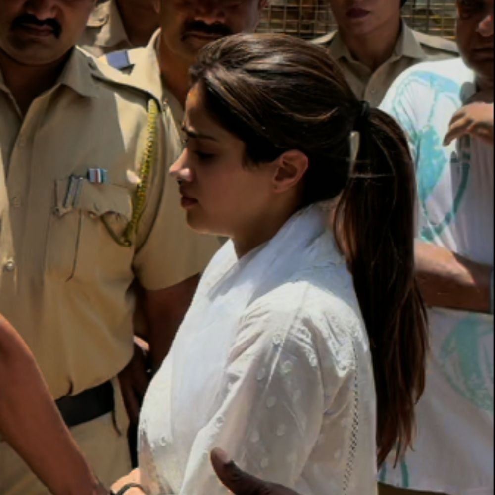 Anil Kapoor’s mom Nirmal Kapoor’s funeral: Emotional Janhvi Kapoor with injured Shikhar Pahariya, Sonam Kapoor, Arjun Kapoor and others pay last respects