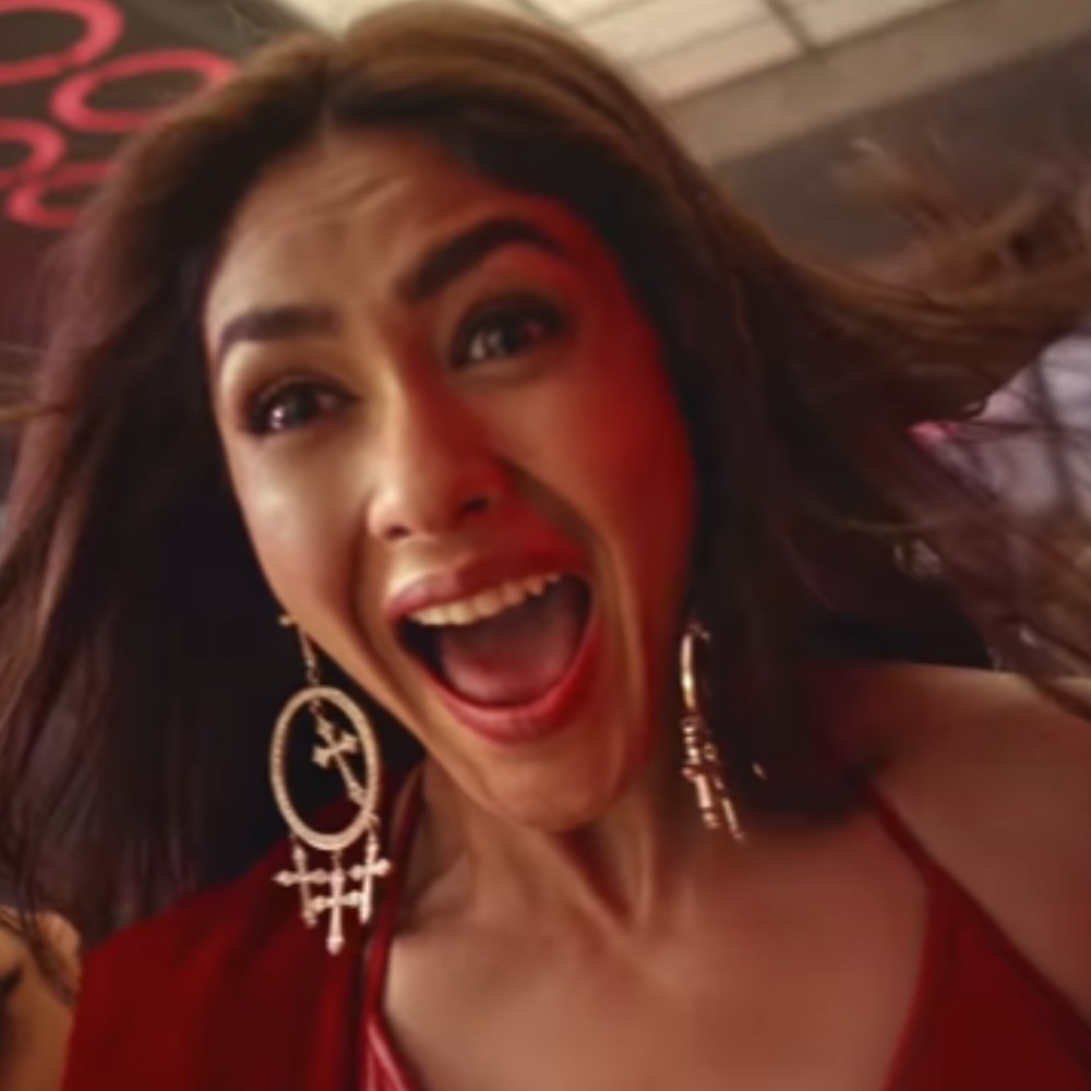 Now we know why Mrunal Thakur was screaming with joy..and the reason IS EPIC